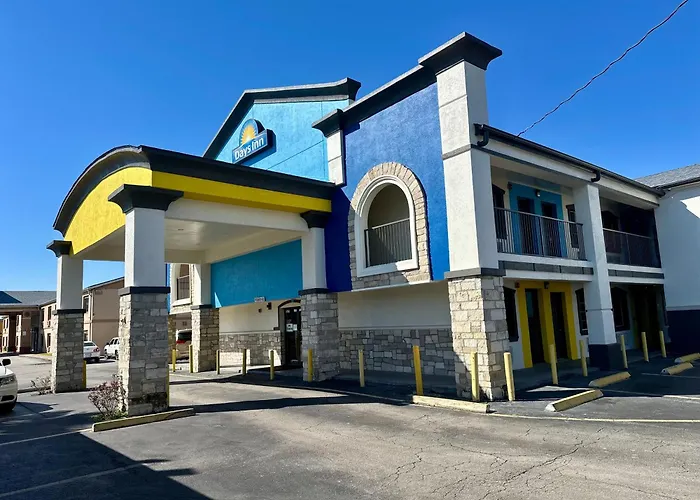 Days Inn By Wyndham Houston East