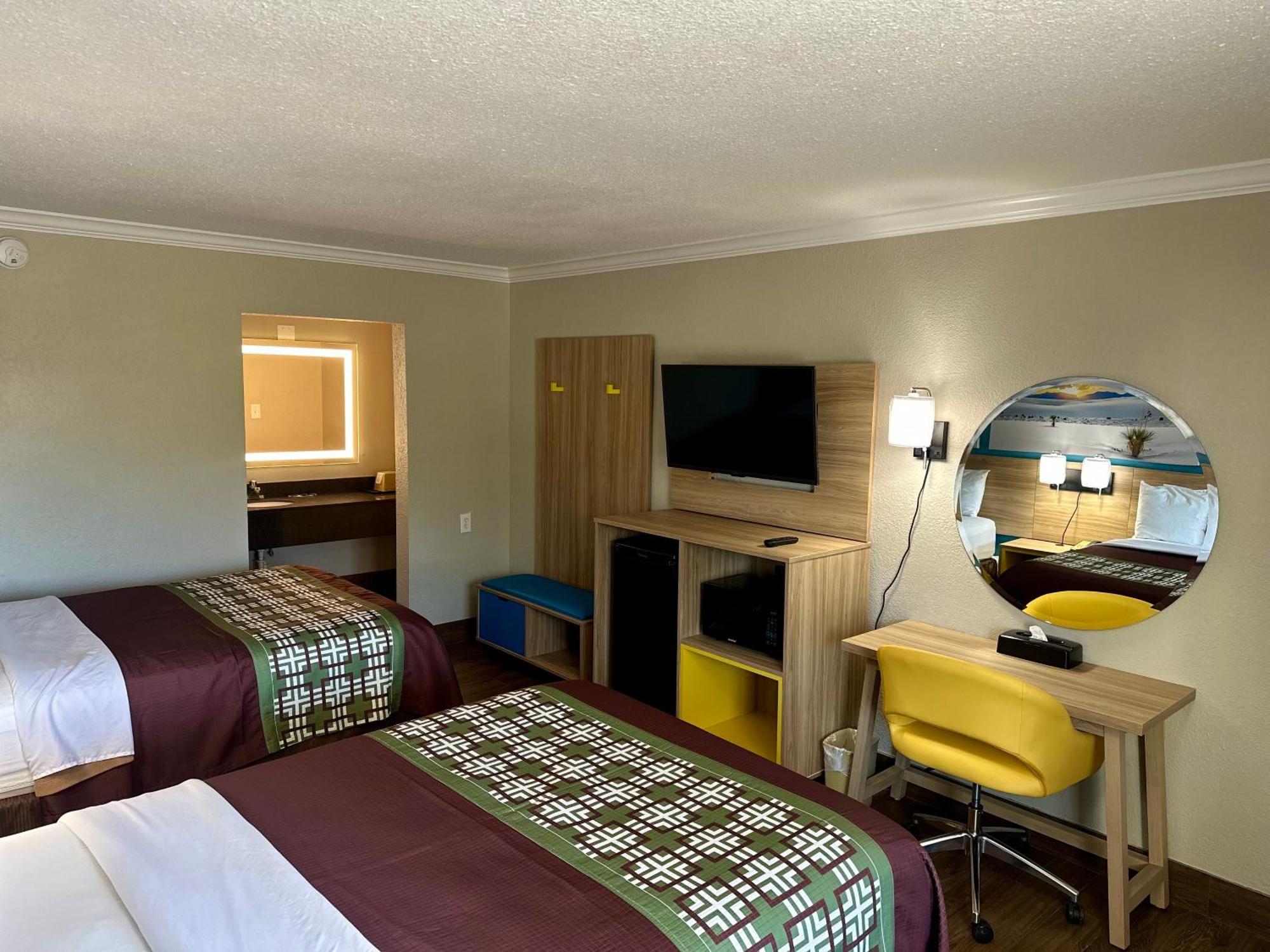 Days By Wyndham East Hotel