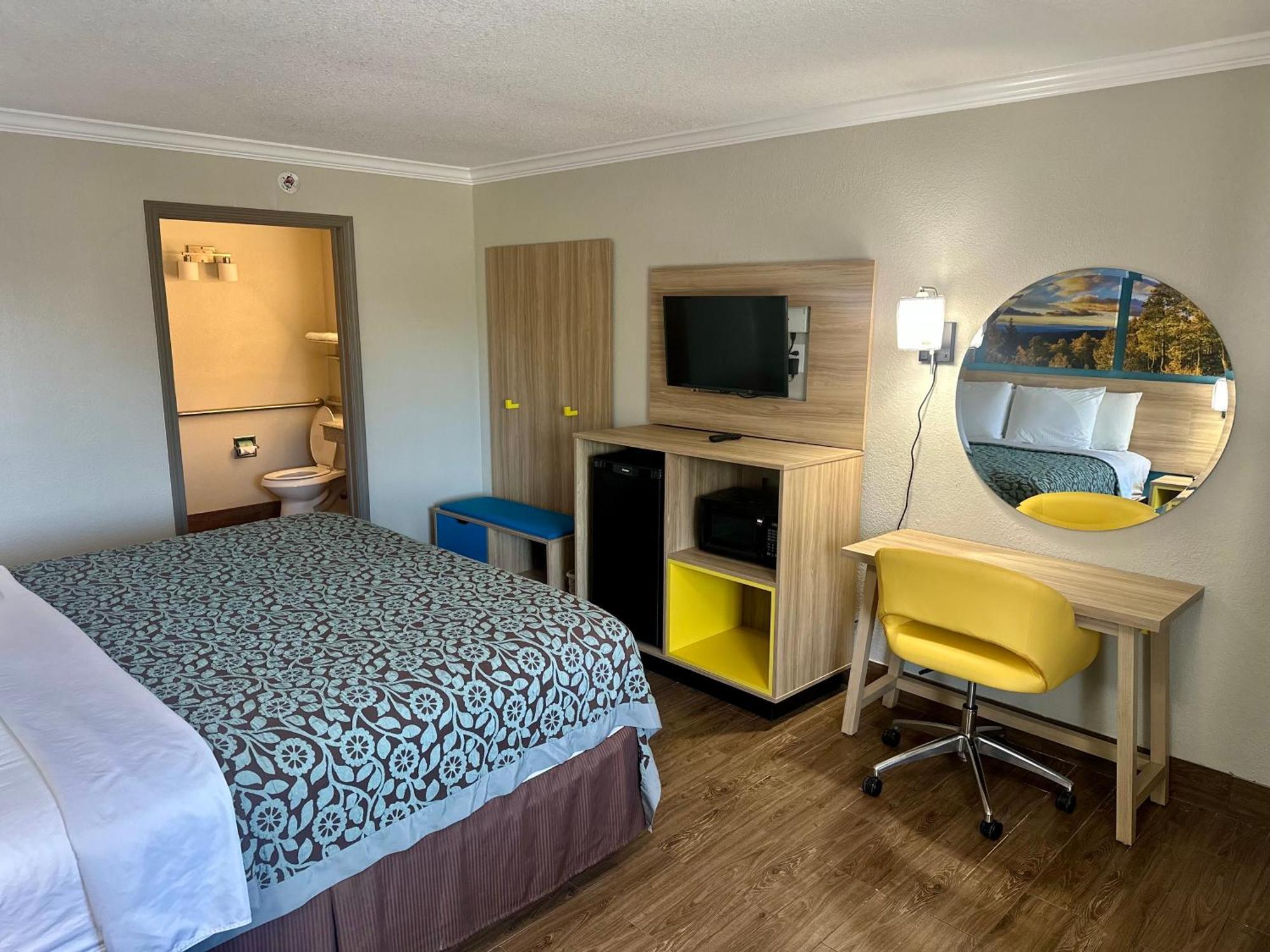 Hotel Days By Wyndham East 2*