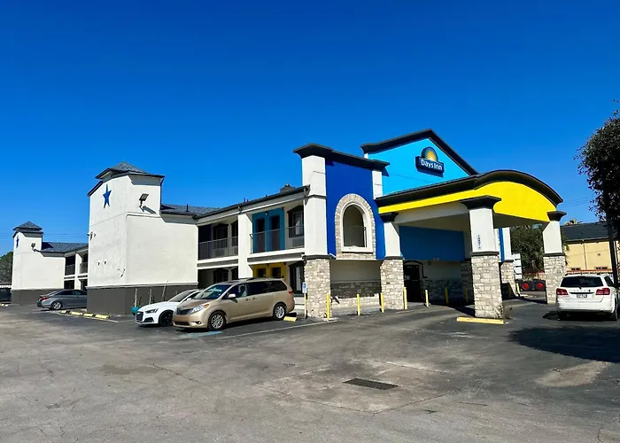 Days Inn By Wyndham Houston East