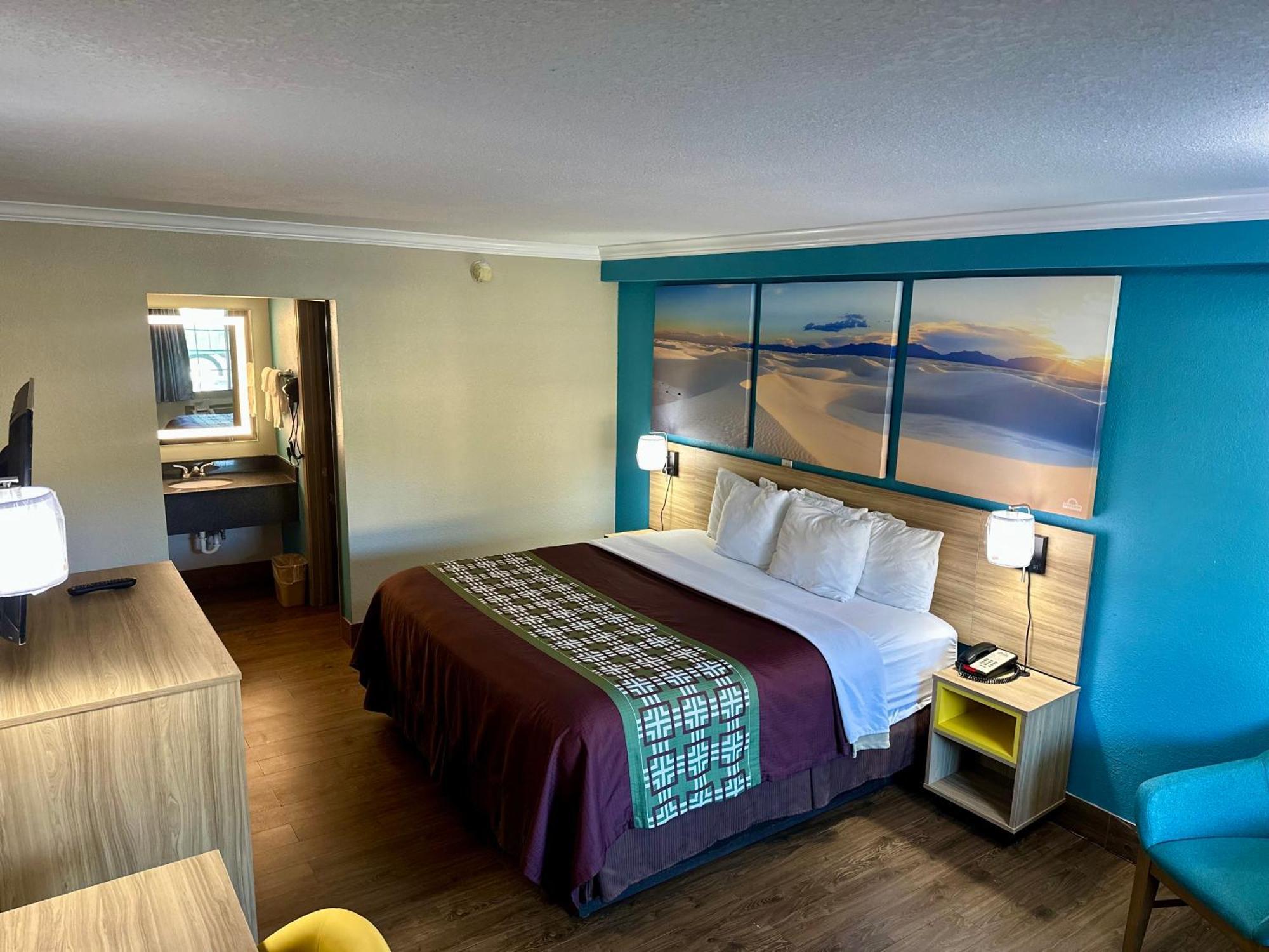 Days By Wyndham East Hotel 2*