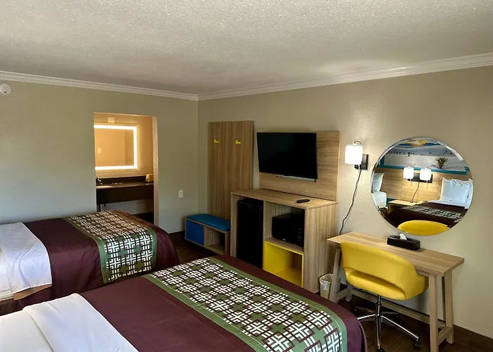 Days Inn By Wyndham Houston East